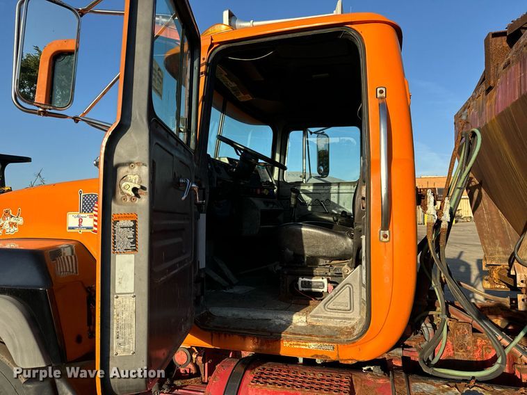 image for item DT2029 2000 Mack  RD690S spreader truck