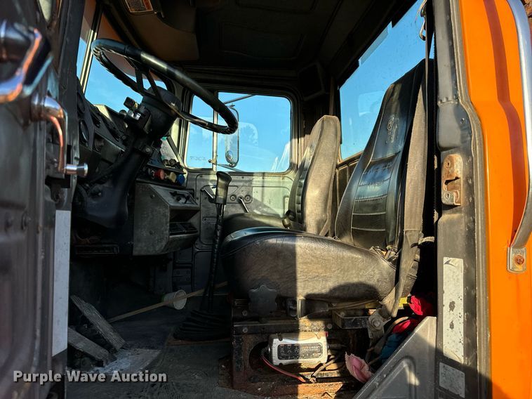 image for item DT2029 2000 Mack  RD690S spreader truck