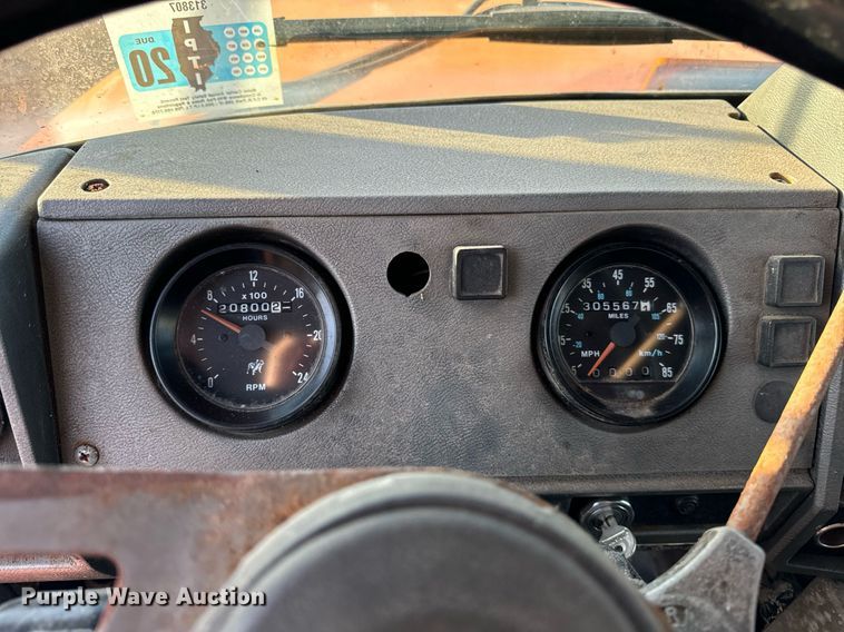 image for item DT2029 2000 Mack  RD690S spreader truck