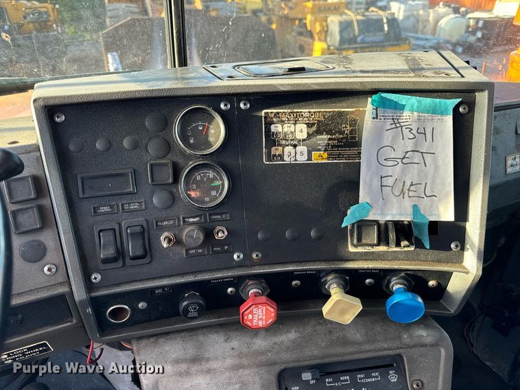 image for item DT2029 2000 Mack  RD690S spreader truck