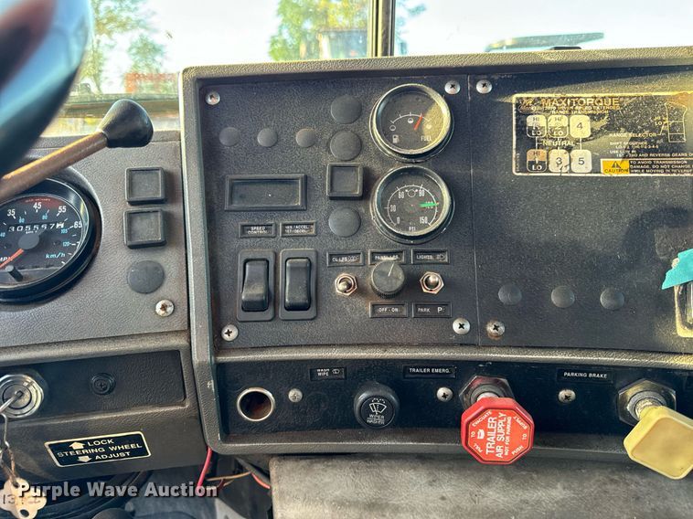 image for item DT2029 2000 Mack  RD690S spreader truck