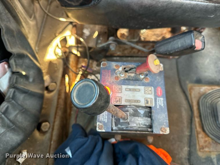 image for item DT2029 2000 Mack  RD690S spreader truck