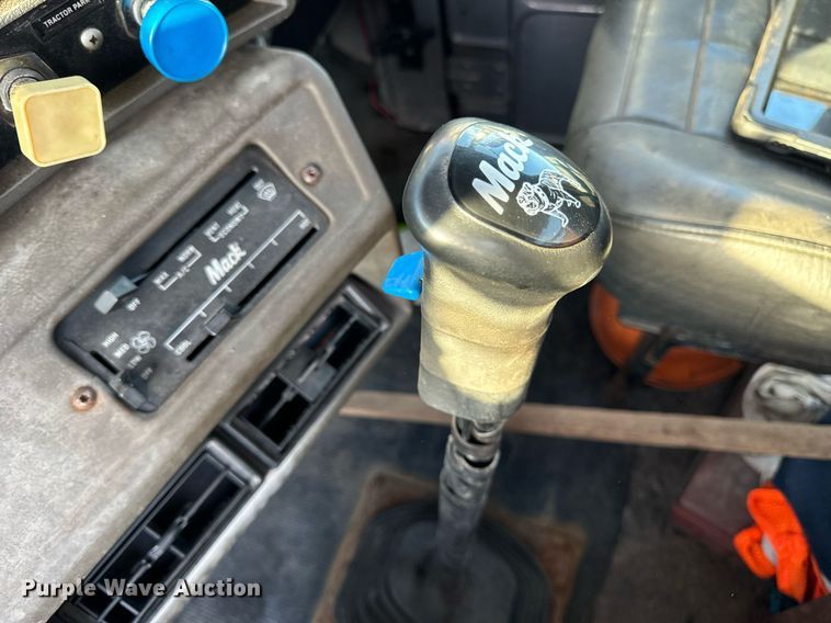 image for item DT2029 2000 Mack  RD690S spreader truck