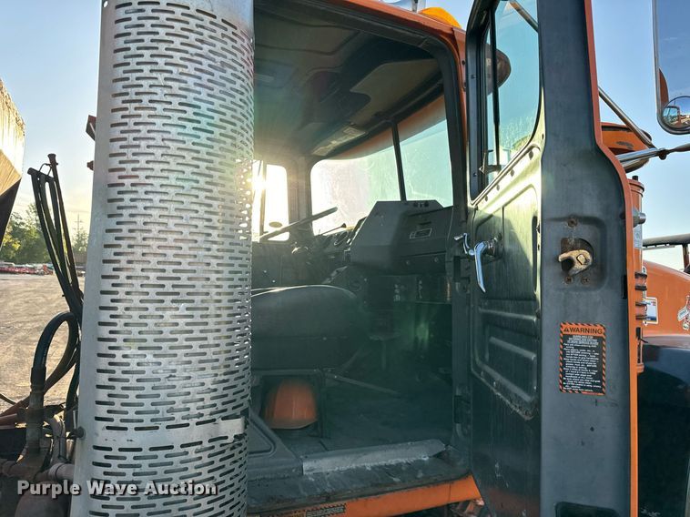 image for item DT2029 2000 Mack  RD690S spreader truck