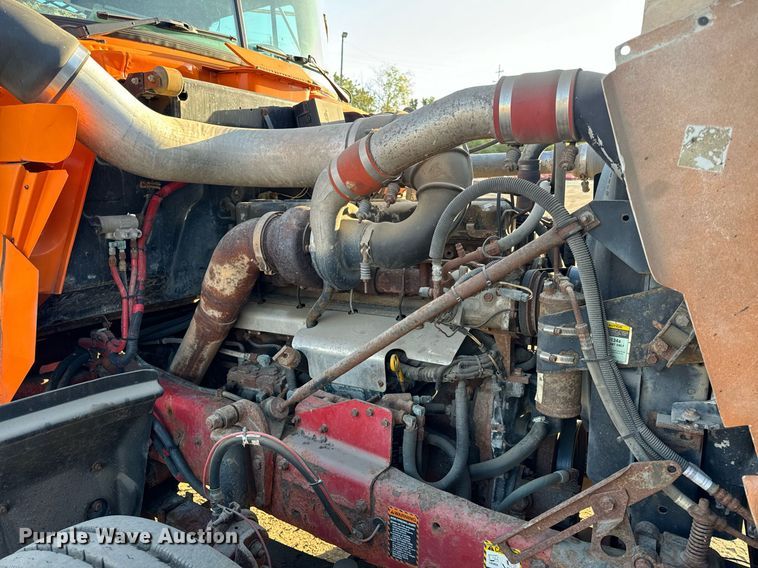 image for item DT2029 2000 Mack  RD690S spreader truck