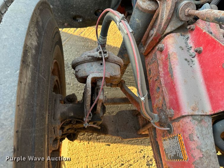 image for item DT2029 2000 Mack  RD690S spreader truck