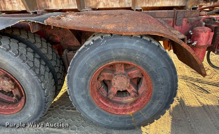 image for item DT2029 2000 Mack  RD690S spreader truck