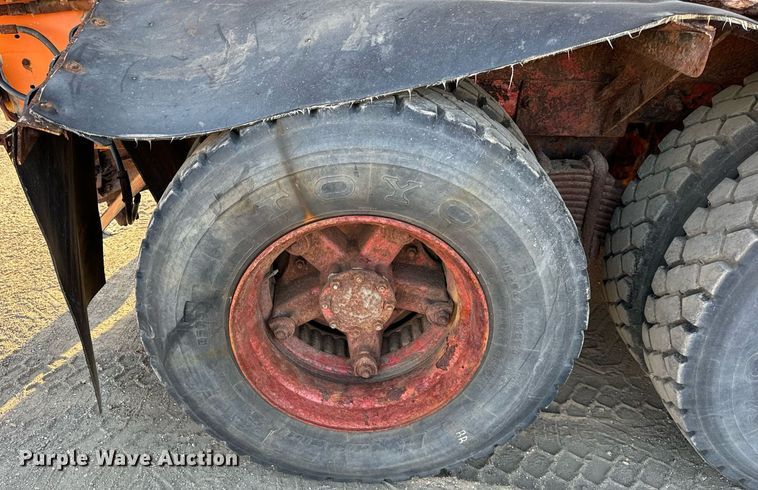 image for item DT2029 2000 Mack  RD690S spreader truck