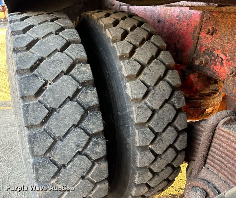 image for item DT2029 2000 Mack  RD690S spreader truck