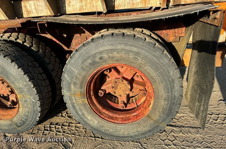 image for item DT2029 2000 Mack  RD690S spreader truck