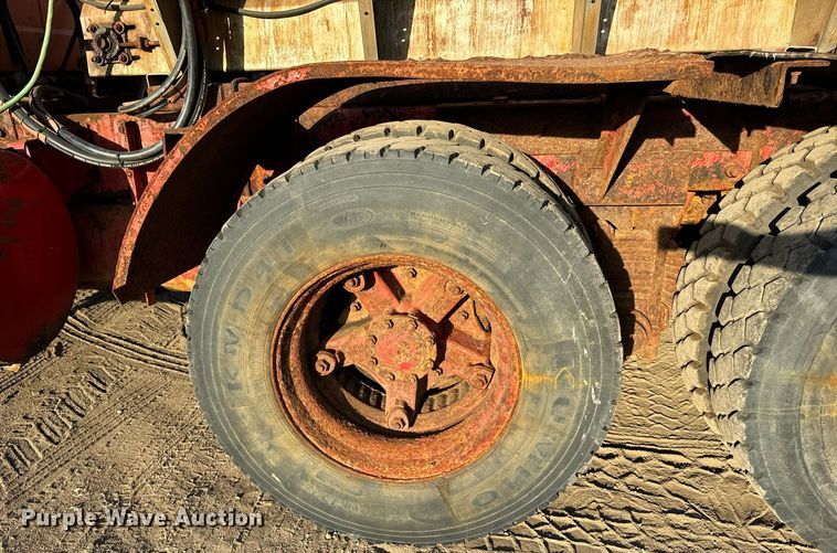 image for item DT2029 2000 Mack  RD690S spreader truck