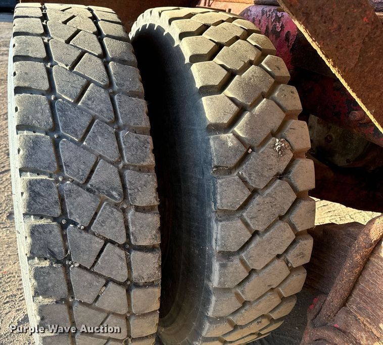 image for item DT2029 2000 Mack  RD690S spreader truck