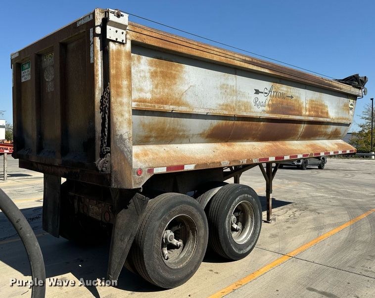 image for item DT2036 1999 Hilbilt end dump trailer
