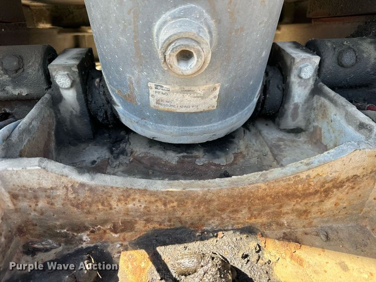 image for item DT2036 1999 Hilbilt end dump trailer