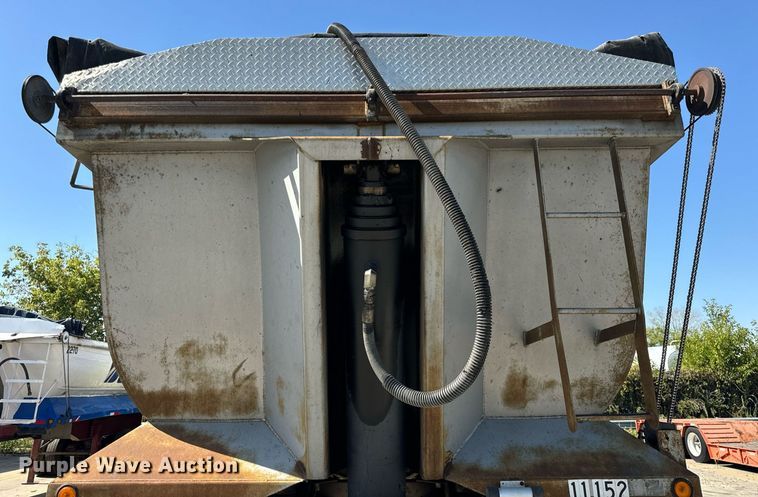 image for item DT2036 1999 Hilbilt end dump trailer
