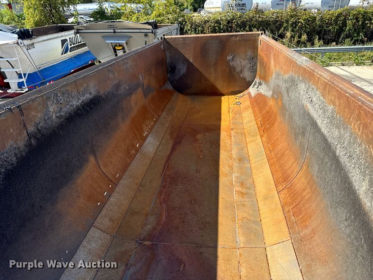 image for item DT2036 1999 Hilbilt end dump trailer