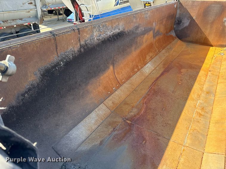 image for item DT2036 1999 Hilbilt end dump trailer