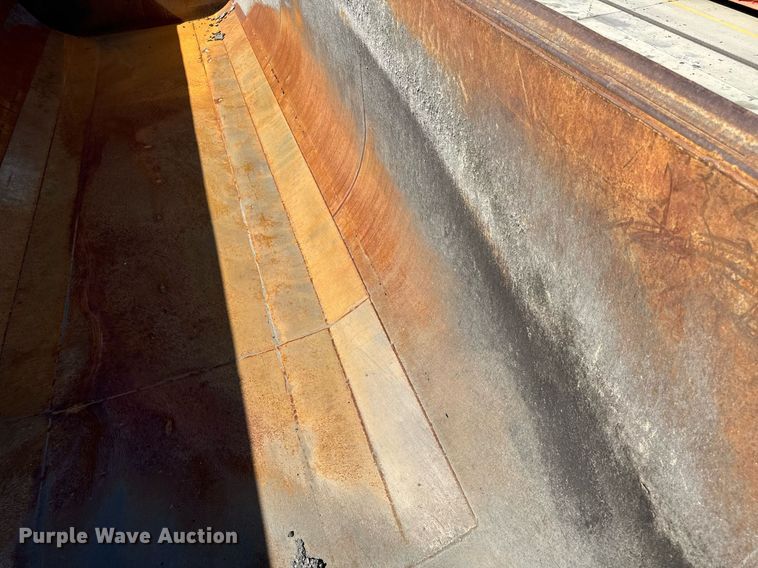 image for item DT2036 1999 Hilbilt end dump trailer