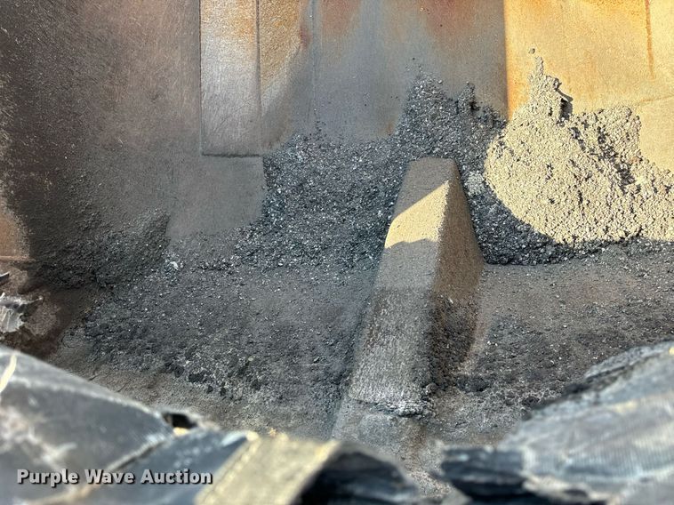 image for item DT2036 1999 Hilbilt end dump trailer