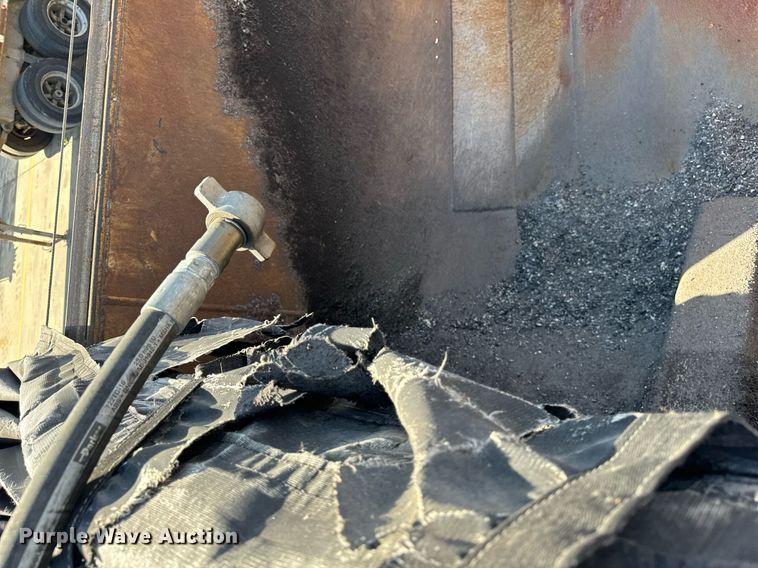 image for item DT2036 1999 Hilbilt end dump trailer