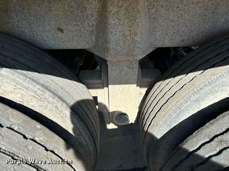 image for item DT2036 1999 Hilbilt end dump trailer