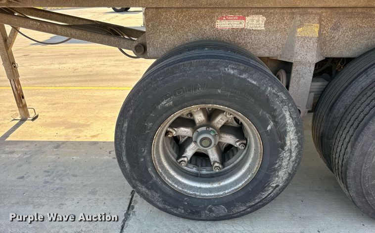 image for item DT2036 1999 Hilbilt end dump trailer