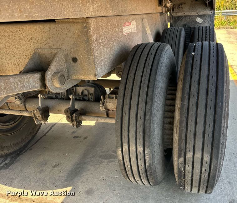 image for item DT2036 1999 Hilbilt end dump trailer