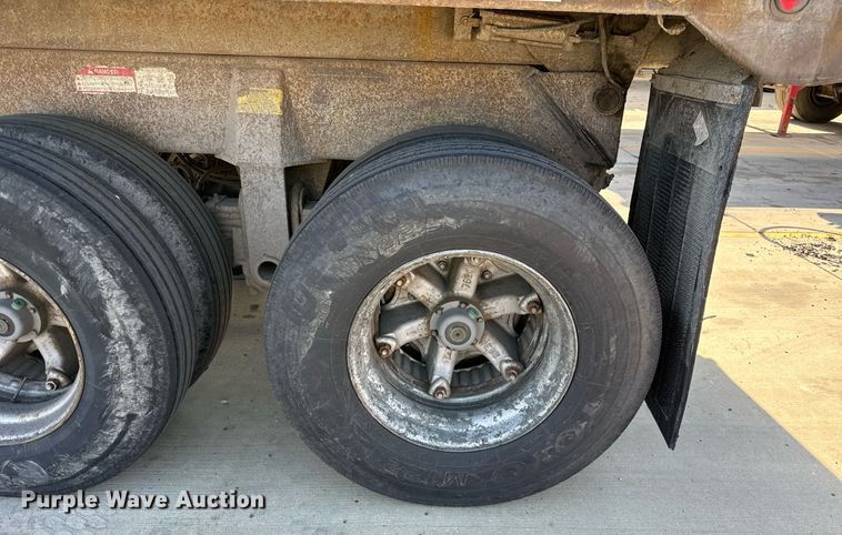 image for item DT2036 1999 Hilbilt end dump trailer