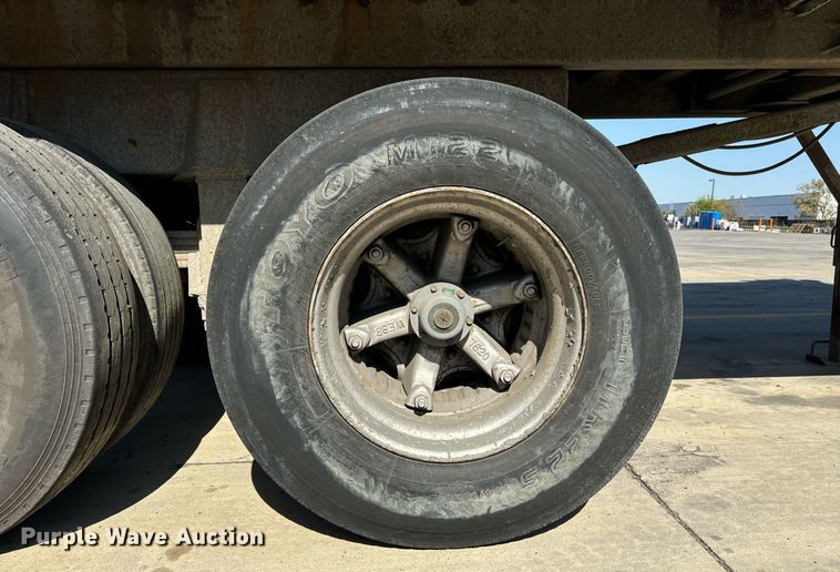 image for item DT2036 1999 Hilbilt end dump trailer