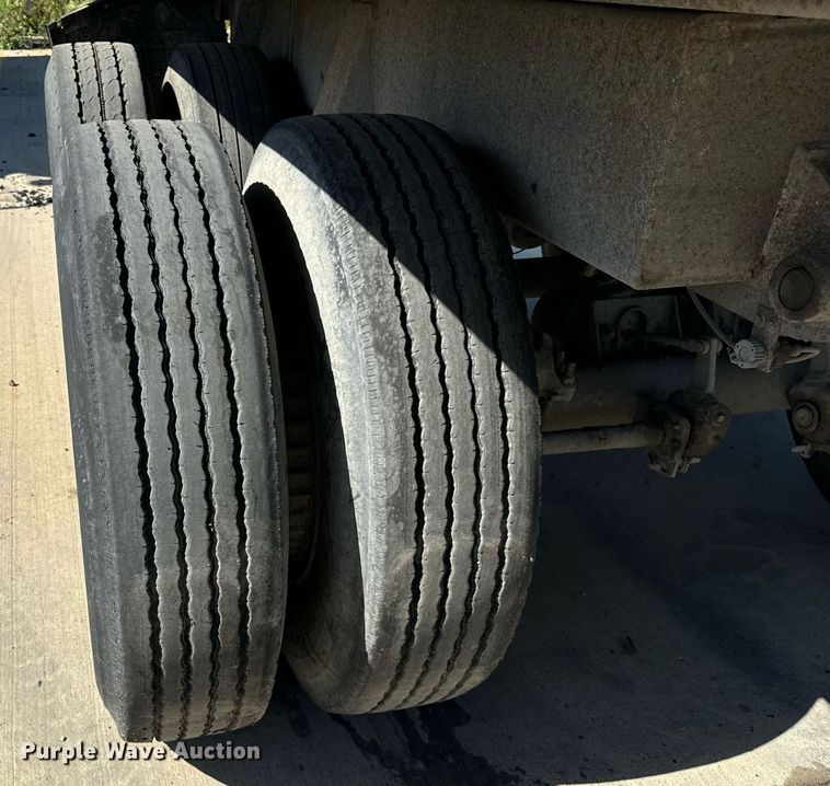 image for item DT2036 1999 Hilbilt end dump trailer