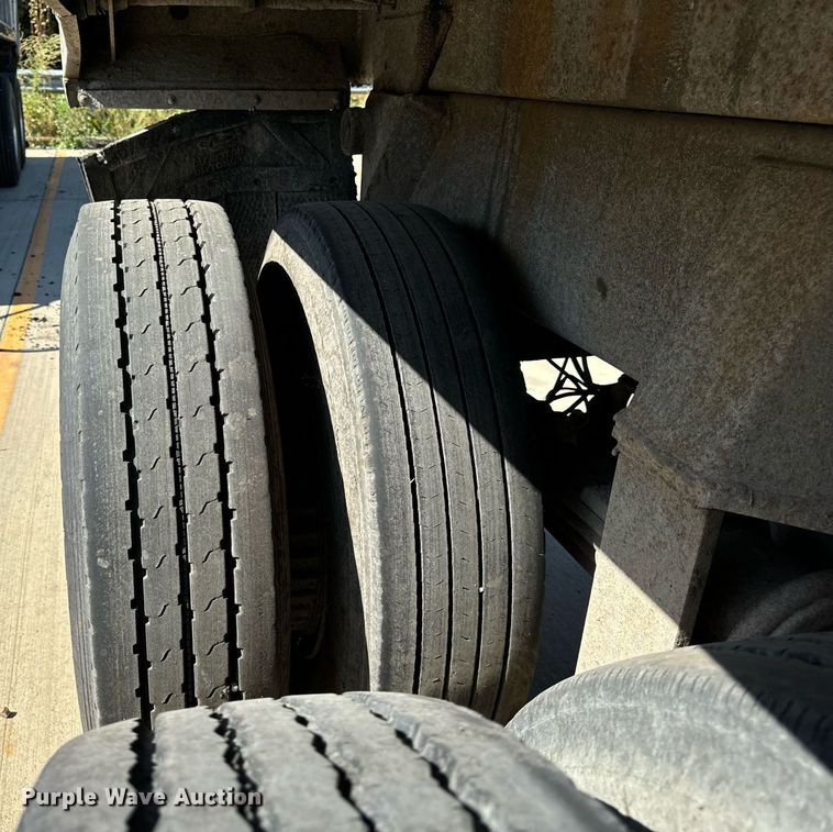 image for item DT2036 1999 Hilbilt end dump trailer