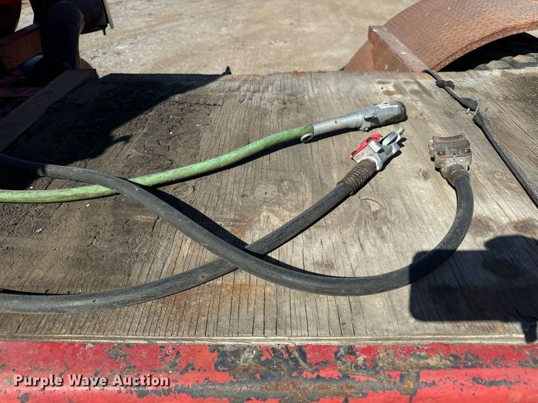 image for item DT2039 2003 Mack  RD688S semi truck