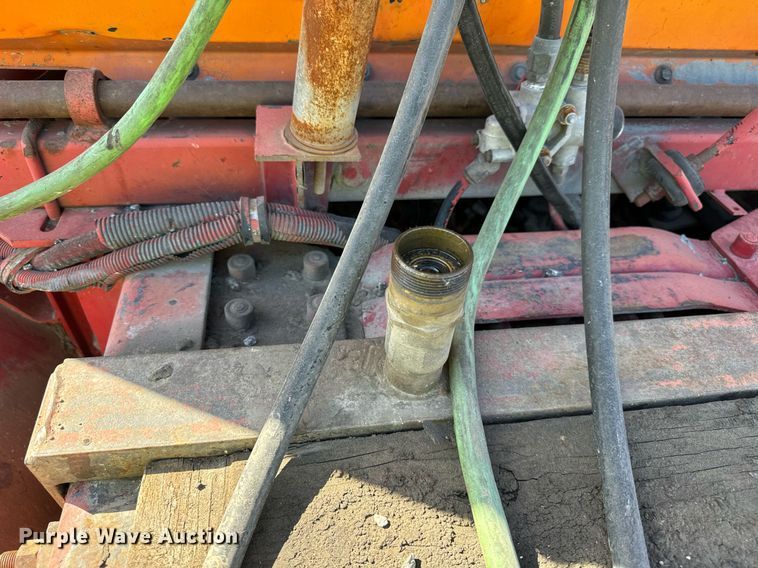 image for item DT2039 2003 Mack  RD688S semi truck