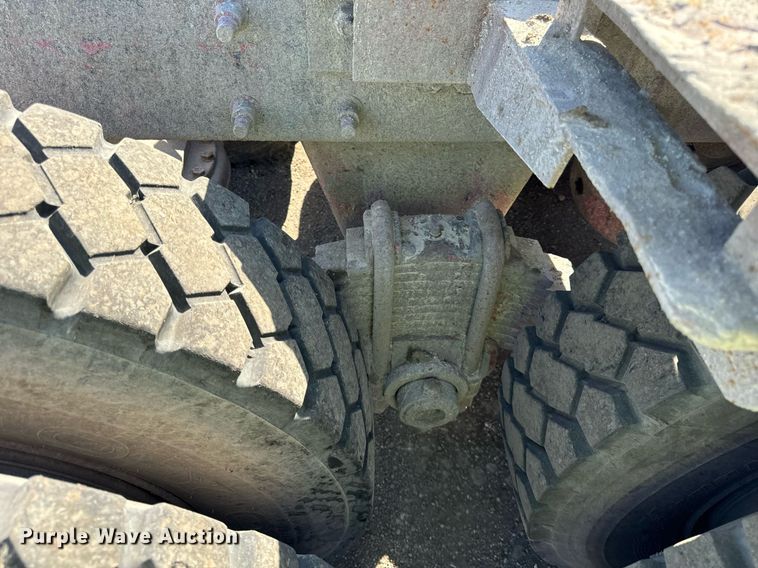 image for item DT2039 2003 Mack  RD688S semi truck