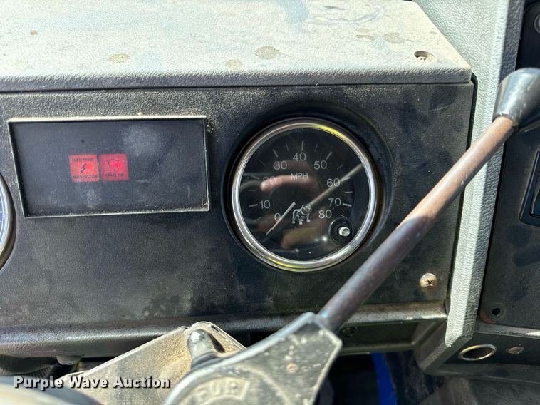 image for item DT2039 2003 Mack  RD688S semi truck