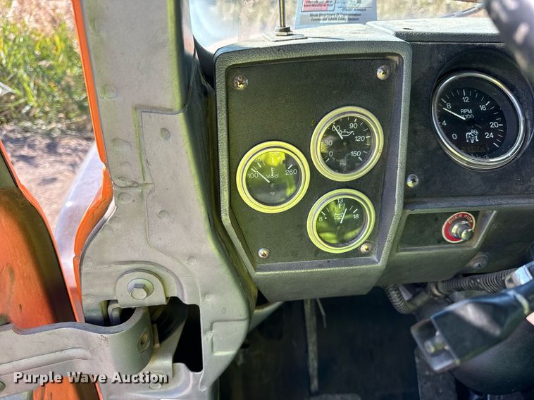 image for item DT2039 2003 Mack  RD688S semi truck