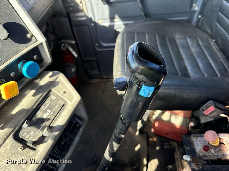 image for item DT2039 2003 Mack  RD688S semi truck