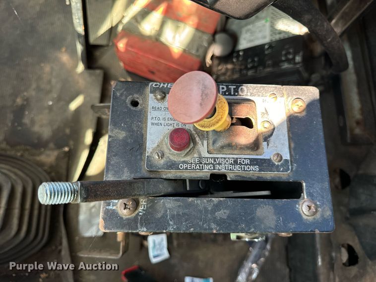 image for item DT2039 2003 Mack  RD688S semi truck