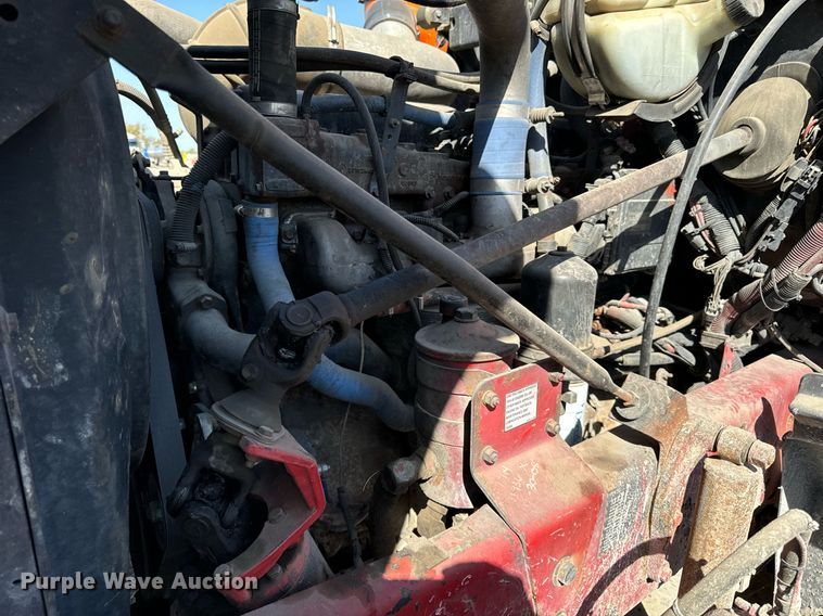 image for item DT2039 2003 Mack  RD688S semi truck