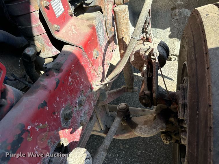 image for item DT2039 2003 Mack  RD688S semi truck