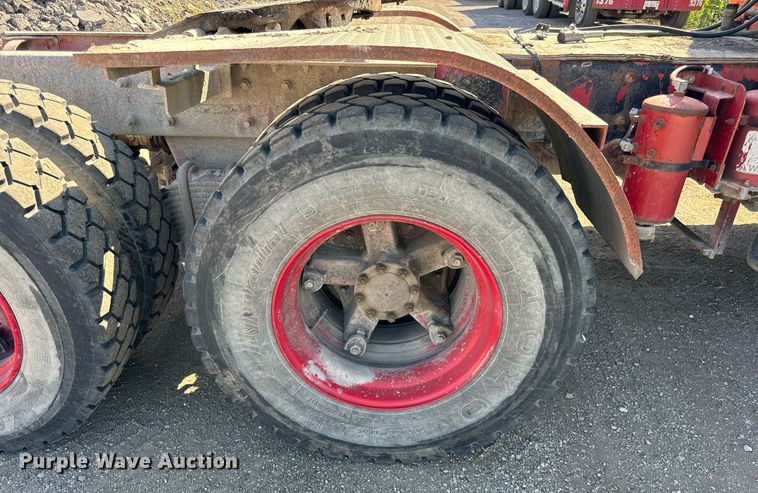 image for item DT2039 2003 Mack  RD688S semi truck