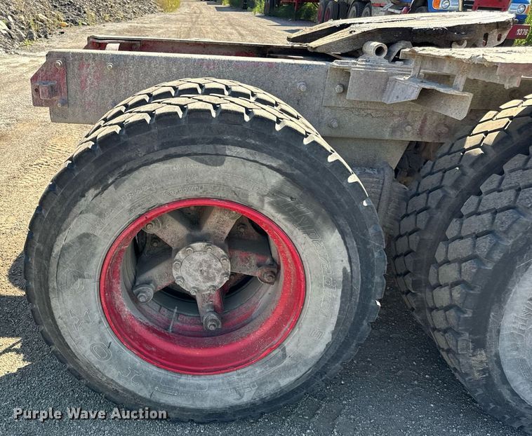 image for item DT2039 2003 Mack  RD688S semi truck