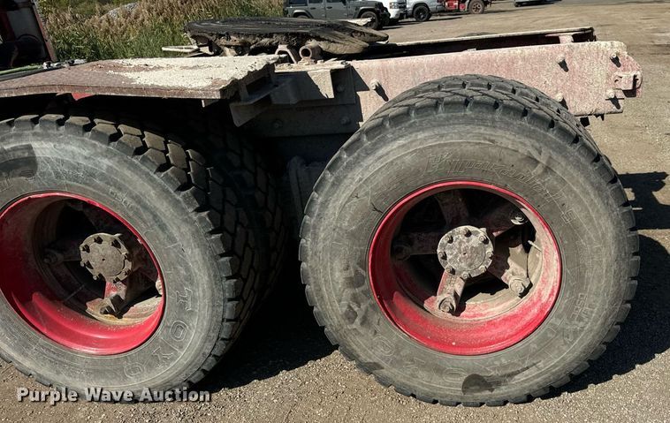 image for item DT2039 2003 Mack  RD688S semi truck