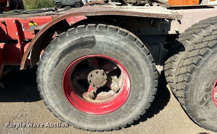 image for item DT2039 2003 Mack  RD688S semi truck