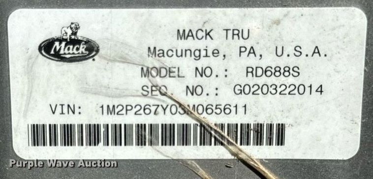 image for item DT2039 2003 Mack  RD688S semi truck