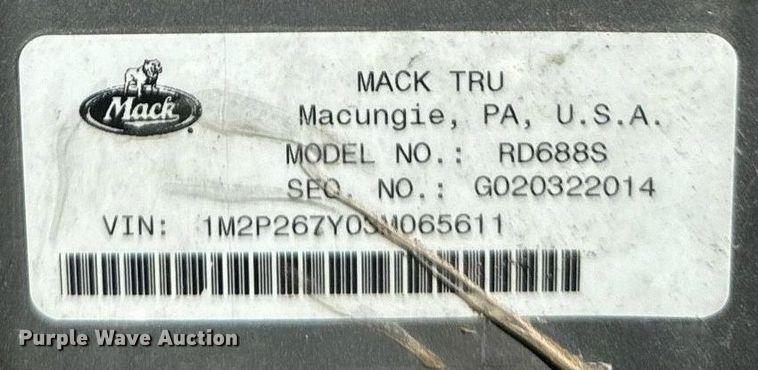 image for item DT2039 2003 Mack  RD688S semi truck