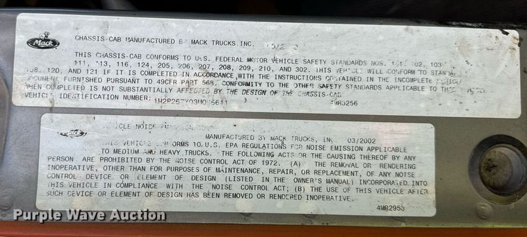 image for item DT2039 2003 Mack  RD688S semi truck