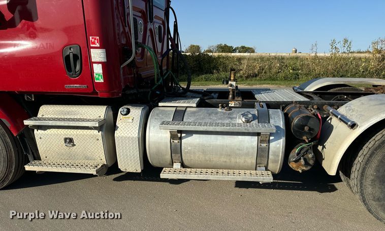 image for item DT2045 2012 Freightliner  Cascadia  semi truck