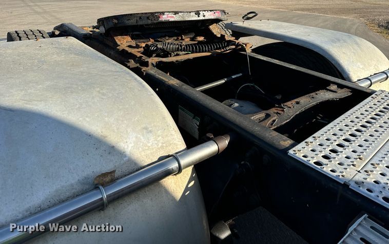 image for item DT2045 2012 Freightliner  Cascadia  semi truck