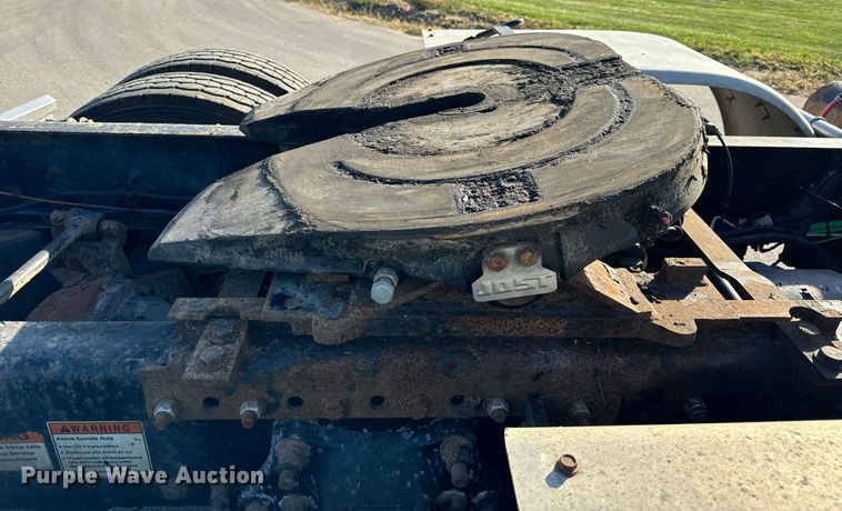 image for item DT2045 2012 Freightliner  Cascadia  semi truck